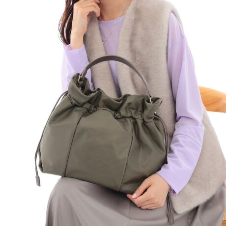 [^ԁF12704110]yfUC|Cgzŏi˔yʃobOłBВ̂悤ɃhXgŃVGbgɕω܂BƂ̃Rrŗǎ錩Ɏdグ܂Bnh͎O\łByX^CO|Cgzi˔łdV[ɂ݂₷AfC[g܂ŕL􂵂܂BydlzE|PbgFO~1 ~3Ɩ̊֌WɂAۂFČꍇ܂B܂Ap\REX}[gtHȂǂ̊ɂA኱iƉ摜̃J[قȂꍇ܂Bd:460g(TvTCY)