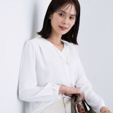 インディヴィ(INDIVI)の【通勤／イージーケア】Vネック ジョーゼットブラウス
