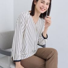 インディヴィ(INDIVI)の【通勤／イージーケア】Vネック ジョーゼットブラウス