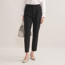 【通勤スーツ／洗える】ストレッチタックテーパードパンツ