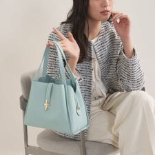 【合皮／ミドルサイズ】春カラーフォルムバッグ