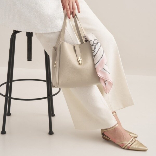 [}C]y^~hTCYztJ[tHobO/CfBBiINDIVIj x[Wi052j