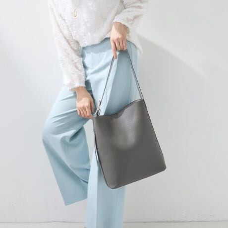 [^ԁF12705105]yfUC|CgzA4TCYۂ[͂ƁAVvȂzFJ[fUCg[gobOłBŒ̐؂ւłVvɁA킹₷Abvf[gĂ܂B\tgŌyʂȑfނƎdlŎdグAV_[łƎĂfUCɁBxgdlŒ߂\łBjAXƃfUCobNANZgɂȂ܂ByX^CO|CgzdV[łg[͂ƊOςłBfC[ȃJWAX^CLC߃X^C܂ŁACƃJ[őIł܂BċC̏オzFJ[ŃVvR[f̃|Cgɂ߂łBydlzE|PbgF~1EA4TCY[Ɩ̊֌WɂAۂFČꍇ܂B܂Ap\REX}[gtHȂǂ̊ɂA኱iƉ摜̃J[قȂꍇ܂Bd:550g(TvTCY)