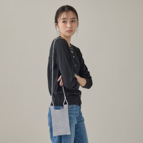 [^ԁF12705150]yfUC|CgzMMƂjbg̃~j|VFbgłBX}[gtH₿ƂMdiĎACeB1ő݊AR[fBl[g؂₩ȈۂɂĂ܂BV_[̓e[vŌŒ肵ĂALтĂ܂SzȂ̂|CgByX^CO|CgzfC[͂ALC߂ȃX^Cɂ[hȃANZgƂē݂܂BƂړ̋Mdi̎ɂsb^ȃACełBydlzE|PbgȂƖ̊֌WɂAۂFČꍇ܂B܂Ap\REX}[gtHȂǂ̊ɂA኱iƉ摜̃J[قȂꍇ܂Bd:50g(TvTCY)