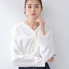 【洗える／UVケア／マットサテン】Vネックドルマンスリーブブラウス