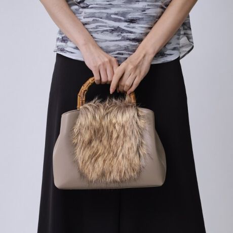 [^ԁF18704005]yfUCzӂƂtFCNt@[ƓVR̃ou[nhDȂi`ȃg[gobŃAtFCNt@[O\ŁAH~͂ʂAtĂɂ͂Ƃ\Ƀ`FWBG߂̕ςڂɂYANgp\2WAYgpBE O\ȃtFCNt@[ŃV[Y킸y߂2WAYdlEy₩ł般ou[nhR[f̃ANZgɁEg₷TCYƎpIȒt@Xi[|PbgtER[fɍ킹đIׂ3FWJiAC{[^JuE^ubNjE g𐮗₷d؂tŎ[͂ydlzE|PbgF~3CɂȂACéwCɓo^x߁IyCɓo^Ƃ́HzICTCg̊eACeɂun[g}[NvNbNĊȒPɒǉł܂IyPOINTzȏGETł܂IIPOINTD1ēגʒmAlE݌ɏ󋵂}KɂĂm点POINTD2}Cy[WłCɓꗗ`FbNłÂXgꂿႤ􁦏Ɩ̊֌WɂAۂFČꍇ܂B܂Ap\REX}[gtHȂǂ̊ɂA኱iƉ摜̃J[قȂꍇ܂Bd:550g