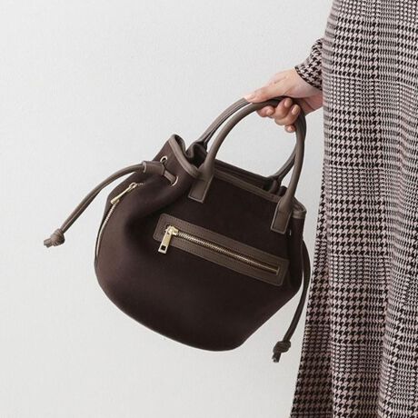 [^ԁF18704003]yfUCzGߊƋ@\˔AH~̎obOBӂƂE[tFgfނ͂̃oPc^g[gB_炩ȃtHɃS[hƌAR[fiグĂ܂BEVGbgωy߂ITCh̃R[hi΁ALbƊۂ݂̂鈤炵VGbgɑςBו̗ʂCɍ킹Č`ςĊy߂܂BE[̎[́It@Xi[t|PbgŁAMdi⏬̐pƃfUC𗼗DGobOBE 2WAYdlŎg聝O\ȃV_[XgbvtBnhł΂߂łAX^Cɍ킹ĎRɎg܂BE H~ɂ҂̎肠E[tFgfނɁÃnhƉŏivXBIIt킸􂵂܂BydlzE|PbgF~3CɂȂACéwCɓo^x߁IyCɓo^Ƃ́HzICTCg̊eACeɂun[g}[NvNbNĊȒPɒǉł܂IyPOINTzȏGETł܂IIPOINTD1ēגʒmAlE݌ɏ󋵂}KɂĂm点POINTD2}Cy[WłCɓꗗ`FbNłÂXgꂿႤ􁦏Ɩ̊֌WɂAۂFČꍇ܂B܂Ap\REX}[gtHȂǂ̊ɂA኱iƉ摜̃J[قȂꍇ܂Bd:480g