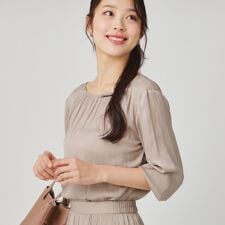 【手洗い可／セットアップ可】エアリーなギャザーブラウス