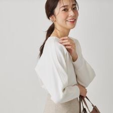 【手洗い可】ケーブルとビーズの袖デザインニットトップス