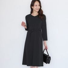 【手洗い可／日本製／伸縮性／セットアップ可】共地ベルト付フレアーワンピース