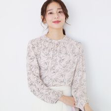 【手洗い可／日本製】花柄モックネックブラウス