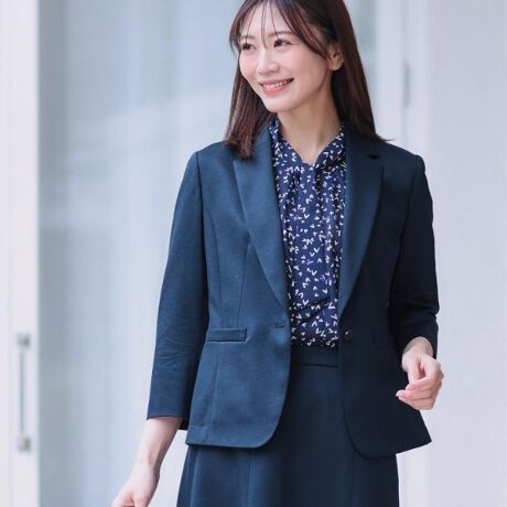 [^ԁF10142500]Reflect̑㖼ASnƎdĂɂOZ[́uWPbgv2025NĂ̐V삪oByfUCzhŒmIۗVe[[hWPbgBV[ỶďWPbǵAGKgɔAbvf[g܂B̂킸ȃV⃈ŏɎdグeNjbNAGKgȋ܂̃J[B[ȃCAX^CAbvČ|Pbg{^̈ʒuȂǁEEE~PʂŒĂ肵Ă܂BG͌cؑւ炵vZXCɕύXAtbv|Pbg̔|PbgɕύXĂ܂Bt̏WPbgƓA댨ɐc\苹c߂̐cɕύXARɗn䂫킽Č肪LCɌdĂɂĂ܂B{^̈ʒu͗N8mmႭApɂȂĂ܂ByZbgAbvizfނ̃WPbg1A{gX1ނ̂pӂ܂BV[YEZbgAbviԁFm[J[WPbgi101|42505jE\tgtAXJ[gi101|72500jyfށzČySnƎOh~AڐG⊴ƉẴXgXył@\fނłBZ[Xgp邱ƂłȂ₩ȕƋɁAxɕ҂ݍނƂŃnRVoĂt@ubNCNȎdオɂĂ܂BydlzE|PbgF~2Eꕔ̂ݗn聦̐íAz̎OiUVjʂɂ܂B̌ʂ͉ivIł͂܂BƖ̊֌WɂAۂFČꍇ܂B܂Ap\REX}[gtHȂǂ̊ɂA኱iƉ摜̃J[قȂꍇ܂Bd:275g(TvTCY)