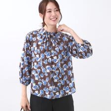 【ジャケットのインナーにおすすめ◎】花柄タックデザインブブラウス