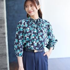 リフレクト(Reflect)の【ジャケットのインナーにおすすめ◎】花柄タックデザインブブラウス