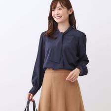 【きちんと見え／通勤／セレモニーにおすすめ◎】ドット柄ボウタイブラウス