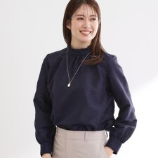 フリルネックサテンジャカードブラウス