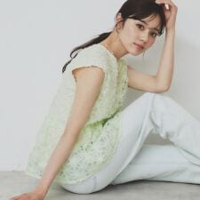 フラワーチュール刺繍ペプラムブラウス【洗える】