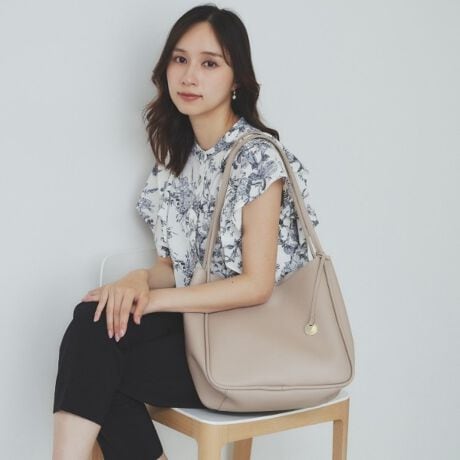 [^ԁFC5914004]VvȃfUČyʍobOɁAO\ȃRC`[tg[gobOʋ΂͂Aigɂ֗Ȍy₩ȍobOyfUCzEdɕ֗ȃ|PbgtiO1A1jEA4TCYɓTCYEO\ȃRC`[tydlzE|PbgF~1 O~1EA4t@C[Ɩ̊֌WɂAۂFČꍇ܂B܂Ap\REX}[gtHȂǂ̊ɂA኱iƉ摜̃J[قȂꍇ܂Bd:385g