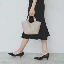 【2WAY】フラワーパーツ付き合皮ミドルトートバッグ