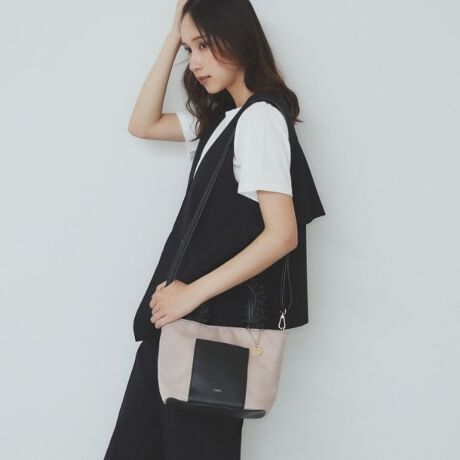 [^ԁFC5914006]蕔tdlɂȂĂ~hTCỸg[gobOyfUCz肪tɂȂĂāAV_[XgbvO\2WAYdl̃g[gobOBg₷~hTCYŁA500ml̃ybg{g[\Bɂ͎dɕ֗3̃|PbgtAOɂ̓X}[gtHȂǂ̎[ɕ֗ȍ̃pb`|PbgtBّfނ̃Rrl[V͏iȈۂŁAʋ΂畁ig܂ŕLg܂B119J[̓cC[hfނłBydlzE|PbgF~3 O~1Ɩ̊֌WɂAۂFČꍇ܂B܂Ap\REX}[gtHȂǂ̊ɂA኱iƉ摜̃J[قȂꍇ܂Bd:390g