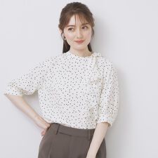 ロールカラーアシメフリルリボンブラウス【洗濯機洗い可イージーアイロン】