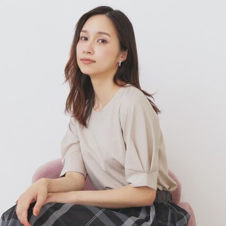 [^ԁFC5813205]\ʂ炩ȃVPbg|`ōꂽό`^bN\zIȃptX[uyfUCzEό`^bN̍\zIȃptX[ũfUCgbvXBE߂̌ܕŁA̘rJo[Ă܂BEVvȃN[lbN̐gƑ̃RgXg|CgłBEobNlbNɃXbgĴŁAE₷t肰ȂANZgɂȂĂ܂ByfށzEVPbgHꂽRbg̃|`fނA炩ȔGƏiȌ򊴂BEXgb`A₷˔Ă܂BE@ł̂ꂪ\ŁAgɂSłBƖ̊֌WɂAۂFČꍇ܂B܂Ap\REX}[gtHȂǂ̊ɂA኱iƉ摜̃J[قȂꍇ܂B