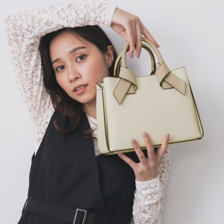 [^ԁFC5914008]nh̃fUC|Cg̎O\ȃV_[t~hg[gobOEO\ȃV_[tE500ml̃ybg{g[\Eɂ͎dɕ֗ȃ|PbgtyfUCzVvŐꂽ~hTCỸg[gobÓA{nhANZgBJWAɂGKgɂ킹₷fUCłByȂ|Cgzʋ΃X^Cɂ́ALCڂ̃VcƃXbNX킹āBIt̓ɂ́AfjTVcŃJWA_EAV_[ƂĂg2WAYdl֗łBydlzE|PbgF~2Ɩ̊֌WɂAۂFČꍇ܂B܂Ap\REX}[gtHȂǂ̊ɂA኱iƉ摜̃J[قȂꍇ܂Bd:530g