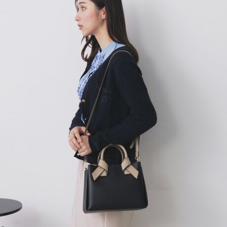 [^ԁFC5914008]nh̃fUC|Cg̎O\ȃV_[t~hg[gobOEO\ȃV_[tE500ml̃ybg{g[\Eɂ͎dɕ֗ȃ|PbgtyfUCzVvŐꂽ~hTCỸg[gobÓA{nhANZgBJWAɂGKgɂ킹₷fUCłByȂ|Cgzʋ΃X^Cɂ́ALCڂ̃VcƃXbNX킹āBIt̓ɂ́AfjTVcŃJWA_EAV_[ƂĂg2WAYdl֗łBydlzE|PbgF~2Ɩ̊֌WɂAۂFČꍇ܂B܂Ap\REX}[gtHȂǂ̊ɂA኱iƉ摜̃J[قȂꍇ܂Bd:530g