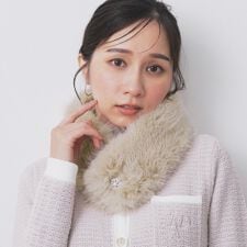 インデックス(index)のビジュー付きフェイクファーティペット