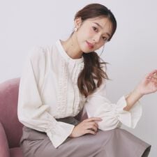 インデックス(index)のタックフリルバンドカラーブラウス【洗濯機OKイージーアイロン】