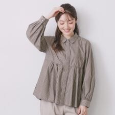 インデックス(index)のラメストライプ衿付きペプラムブラウス【洗濯機OKイージーアイロン防シワ】《6col》