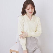 ダブルビジューフェザー衿付きニット【洗濯機OK】