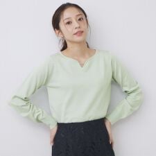 ゴールドパーツ付きハートネックニット【洗濯機OK】