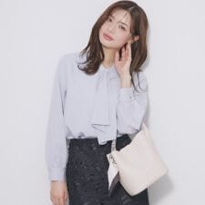 アシンメトリーボウタイブラウス【洗濯機OKイージーアイロン防シワ】《XS～LL》