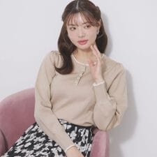 ビジューボタンヘンリーネックニット【洗濯機OK】