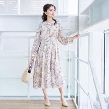 フラワーハイネックタックワンピース【洗濯機OK／イージーアイロン／防 