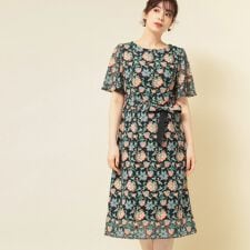 【オパール加工レース／リボン付き】フィット＆フレアワンピース