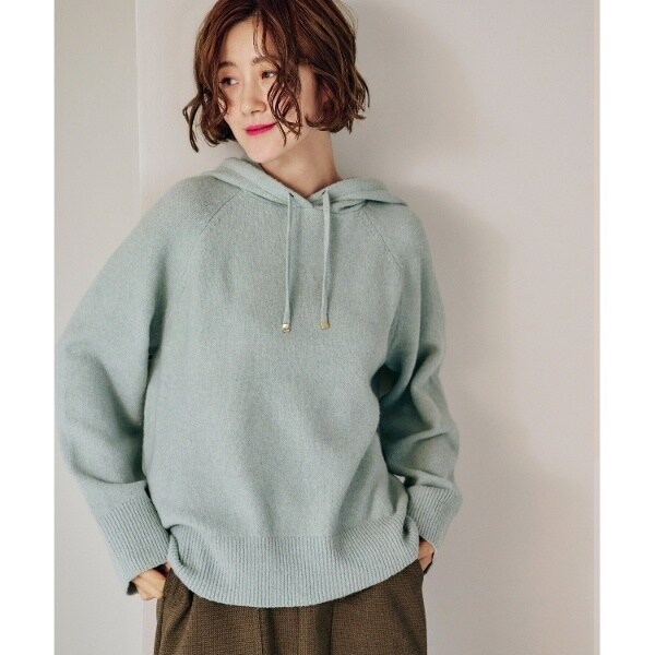 大人のカジュアルスタイルが楽しめる、ニットフーディ | グローブ