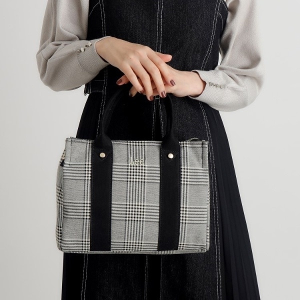 リー] 帆布素材の丈夫さと収納力トートバッグ カーキ 楽天市場】Lee リー ショルダーバッグ バッグ レディース A4 2WAY ブランド  ショルダーバック 斜め掛け 斜めがけ 大きめ 大容量 帆布 人気 かっこいい シンプル 大人 30代 40代 50代 60代 320-1304 :  カバン専門店 Baracca [リー] 帆布素材の丈夫さと収納力 のトートバッグ グレー