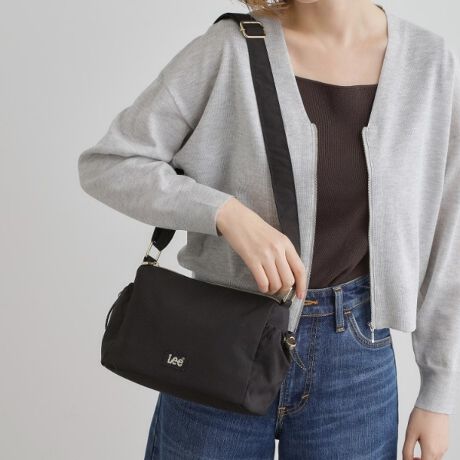 [^ԁF76901023]yfUCzLeeʒ̝fނ̃V_[obOBTCh̃hXg|PbgɁASƃT[N̋JWAɂȂ߂Ȃ|CgBChV_[Ŏ΂ߊ|₷AXNGA^̃RpNgȃTCYB500ml̃ybg{gⒷz[\ȕ֗͂łBydlzE|PbgFO~2 ~1Ɩ̊֌WɂAۂFČꍇ܂B܂Ap\REX}[gtHȂǂ̊ɂA኱iƉ摜̃J[قȂꍇ܂By25SSzd:170g(TvTCY)