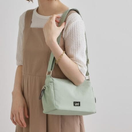 [^ԁF76901023]yfUCzLeeʒ̝fނ̃V_[obOBTCh̃hXg|PbgɁASƃT[N̋JWAɂȂ߂Ȃ|CgBChV_[Ŏ΂ߊ|₷AXNGA^̃RpNgȃTCYB500ml̃ybg{gⒷz[\ȕ֗͂łBydlzE|PbgFO~2 ~1Ɩ̊֌WɂAۂFČꍇ܂B܂Ap\REX}[gtHȂǂ̊ɂA኱iƉ摜̃J[قȂꍇ܂By25SSzd:170g(TvTCY)