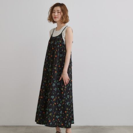 [^ԁF76852008]DILIGENCE PARLOUR~groveԂ̔ZfBWFXp[[ƃO[ũR{[VACeł܂BvgTVcƂԂ̃CXgs[XƃuEXBy₩ȏtłoy݂ByfUCzwDILIGENCE PARLOURxgrovê߂ɓʂɕ`낵t[vgBGLiZA^`[bv^u[X^[^IVW[^_A5ނ̉ԂɉāADILIGENCE PARLOUR̃SzAԂ̐Fʊ𑶕Ɋ\łACeɎdグ܂BVGbg؂₩ȃegC̃L~s[XB_ũXgbvȂANZgɂȂAobNX^C̃{|CgɁBՂƃMU[񂹂؂₩ȃVGbgŁAтɗDɗh܂BXgbv͌Œ߂łAgV[Yɍ킹ăAW\łByfށz|GXefVfނɃvg{܂BpE_[^b`ȎŐFD\By₩ŗ̂fނŃVGbg܂BŐ􂦂Ăꂪ₷̂͂̂ЂƂByX^COzRpNgȃjbgC[hĎ~bNXȂlۂȂ̂߁BX[uX̃ACeƃC[h΁A؂₩ȃT}[bNy߂܂B̓i[XgbṽT_łꂢ߂ɁAtɃtbgxbgT_킹̂ydlzE|PbgȂEn聦ItzCgi103j͂ⓧ܂BpĂCi[͖{ił͂܂ByDILIGENCE PARLOURzẢ\ƑnTA琶܂镶IlƐVR~jP[VX̂炵̒ɒāBqlNN悤ȃt[AWgObYSɂ͂Ă܂BƖ̊֌WɂAۂ