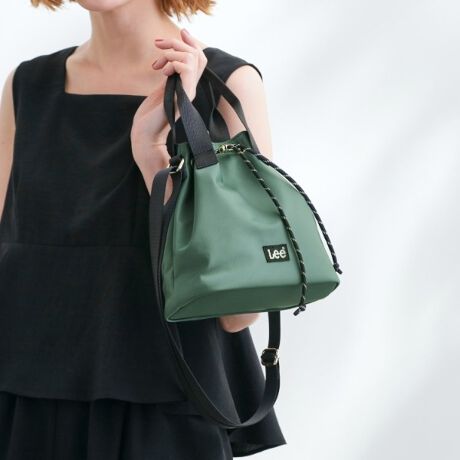 [^ԁF76904009]yfUCzLeeʒ̋ВfUCɃnht2WAYV_[BRpNgŃX^CÕ|CgɂȂTCYłB莝ɂA΂ߊ|ŃV_[ɂł2WAYdlłBHfނgpĂ̂ŉJ̎SłBydlzE|PbgF~1Ɩ̊֌WɂAۂFČꍇ܂B܂Ap\REX}[gtHȂǂ̊ɂA኱iƉ摜̃J[قȂꍇ܂By25SSzy25AWzd:180g(TvTCY)