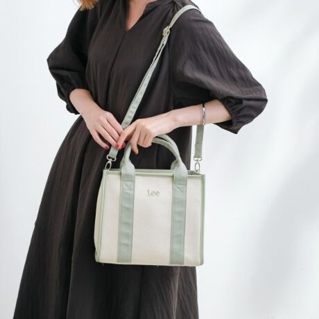 [^ԁF76904002]yfUCzLeeʒ̃XNGAtHg[gBLoXfނɍṽpCsO|CgłB}`肠̂ŃRpNgȂ[͂܂BV_[tŎ΂ߊ|\2WAYB{̂̓t@Xi[tŁAɂ̂ňSłBydlzE|PbgF~3Ɩ̊֌WɂAۂFČꍇ܂B܂Ap\REX}[gtHȂǂ̊ɂA኱iƉ摜̃J[قȂꍇ܂By25SSzy25AWzd:370g(TvTCY)