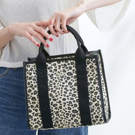 [^ԁF76904002]yfUCzLeeʒ̃XNGAtHg[gBLoXfނɍṽpCsO|CgłB}`肠̂ŃRpNgȂ[͂܂BV_[tŎ΂ߊ|\2WAYB{̂̓t@Xi[tŁAɂ̂ňSłBydlzE|PbgF~3Ɩ̊֌WɂAۂFČꍇ܂B܂Ap\REX}[gtHȂǂ̊ɂA኱iƉ摜̃J[قȂꍇ܂By25SSzy25AWzd:370g(TvTCY)