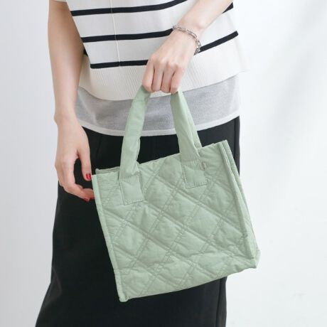 [^ԁF76904006]yfUCzyʂ̝fނɃLeBO{XNGAtHg[gBnhՂ肵ĂĂ킢A₷łBnhɂ̓`[tDJtłBV_[t2WAYdlłBwʂɂ͑傫ȃ|PbgAX}zȂǂ̎[ɕ֗łB}`eʂȂRpNgȂ̂ŁAo|ɂ傤ǂTCYłBydlzE|PbgFO~1 ~3Ɩ̊֌WɂAۂFČꍇ܂B܂Ap\REX}[gtHȂǂ̊ɂA኱iƉ摜̃J[قȂꍇ܂By25SSzy25AWzd:265g(TvTCY)