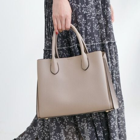 [^ԁF76904018]yfUCzgroveԐlC̒d؂肪tig[gBTCh̃oCJ[N炵|CgłBRpNg̃VvȃfUCŁARog|CgBd؂Ƀt@Xi[tĂ̂ŋMdi̎[ɕ֗łBO[͑傫A₷łB{qwďC̐lԍHwɊÂĊ悵ĂA}`ʂ̃J[uő̂ɃtBbg₷Ă܂B|ł2WAỸV_[tłBetĂ̂ŒuɂSłBydlzE|PbgF~2Ɩ̊֌WɂAۂFČꍇ܂B܂Ap\REX}[gtHȂǂ̊ɂA኱iƉ摜̃J[قȂꍇ܂By25SSzy25AWzd:625g(TvTCY)