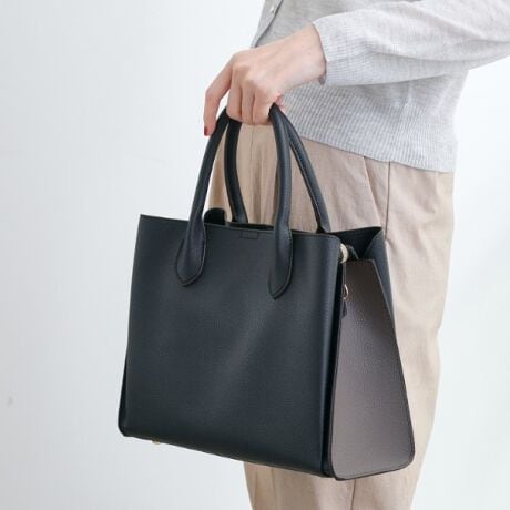 [^ԁF76904018]yfUCzgroveԐlC̒d؂肪tig[gBTCh̃oCJ[N炵|CgłBRpNg̃VvȃfUCŁARog|CgBd؂Ƀt@Xi[tĂ̂ŋMdi̎[ɕ֗łBO[͑傫A₷łB{qwďC̐lԍHwɊÂĊ悵ĂA}`ʂ̃J[uő̂ɃtBbg₷Ă܂B|ł2WAỸV_[tłBetĂ̂ŒuɂSłBydlzE|PbgF~2Ɩ̊֌WɂAۂFČꍇ܂B܂Ap\REX}[gtHȂǂ̊ɂA኱iƉ摜̃J[قȂꍇ܂By25SSzy25AWzd:625g(TvTCY)