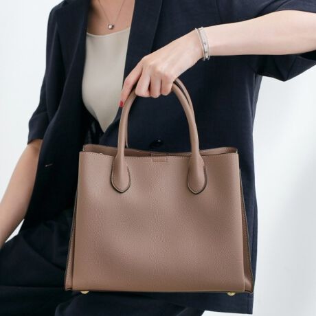 [^ԁF76904018]yfUCzgroveԐlC̒d؂肪tig[gBTCh̃oCJ[N炵|CgłBRpNg̃VvȃfUCŁARog|CgBd؂Ƀt@Xi[tĂ̂ŋMdi̎[ɕ֗łBO[͑傫A₷łB{qwďC̐lԍHwɊÂĊ悵ĂA}`ʂ̃J[uő̂ɃtBbg₷Ă܂B|ł2WAỸV_[tłBetĂ̂ŒuɂSłBydlzE|PbgF~2Ɩ̊֌WɂAۂFČꍇ܂B܂Ap\REX}[gtHȂǂ̊ɂA኱iƉ摜̃J[قȂꍇ܂By25SSzy25AWzd:625g(TvTCY)