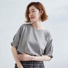 グローブ(grove)の【UVカットひんやり二の腕カバー】タックドルマンプルオーバー